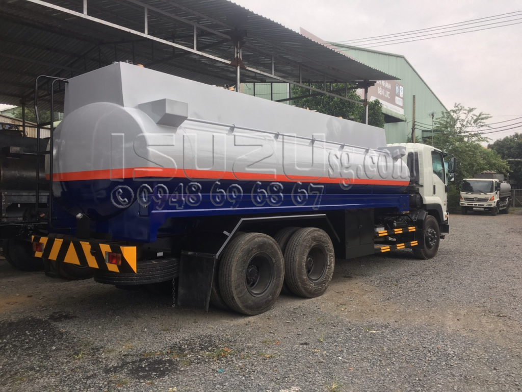 xe-isuzu-bon-cho-xang-18-khoi