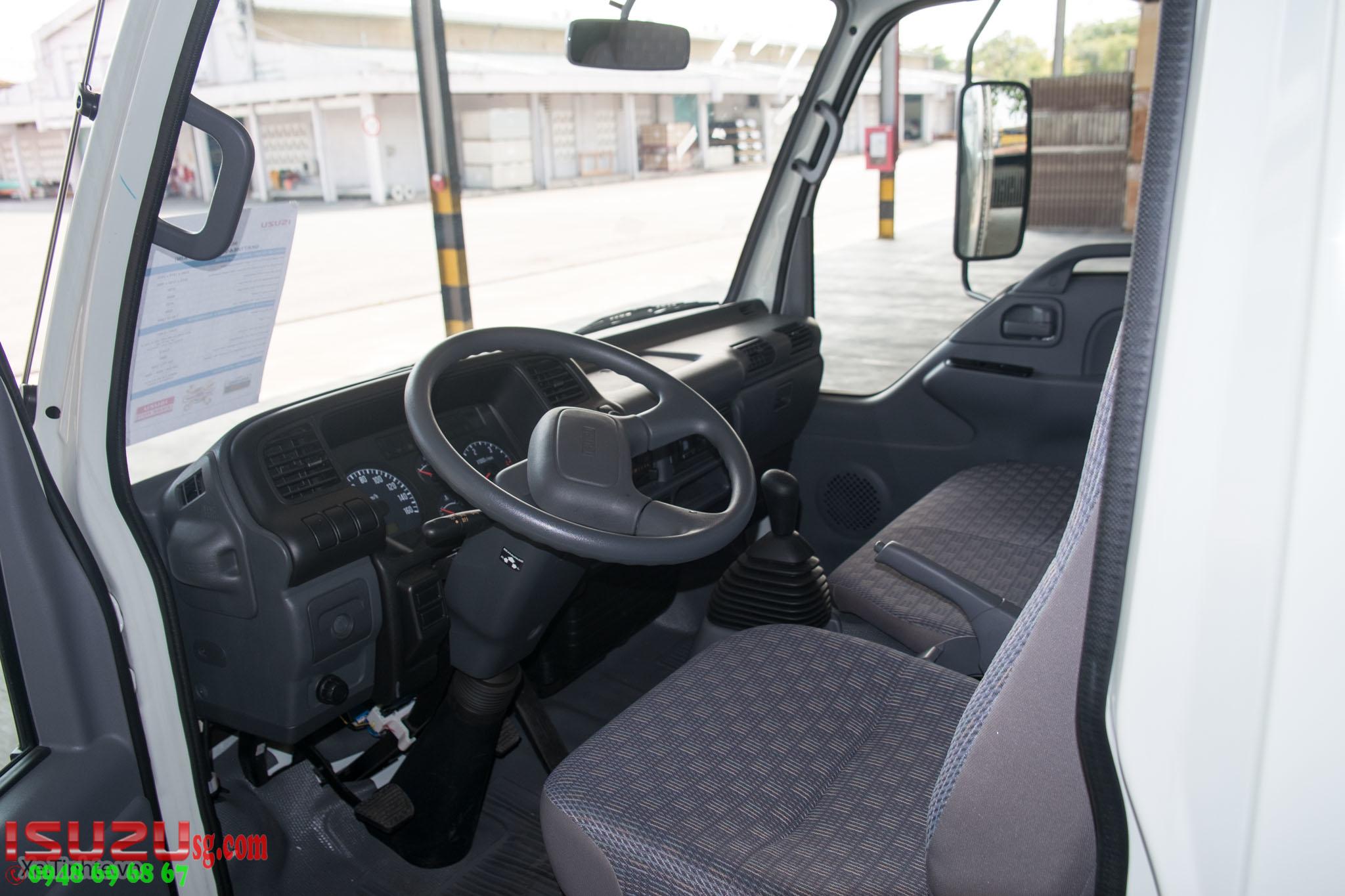 isuzu-2t4-thung-mui-bat