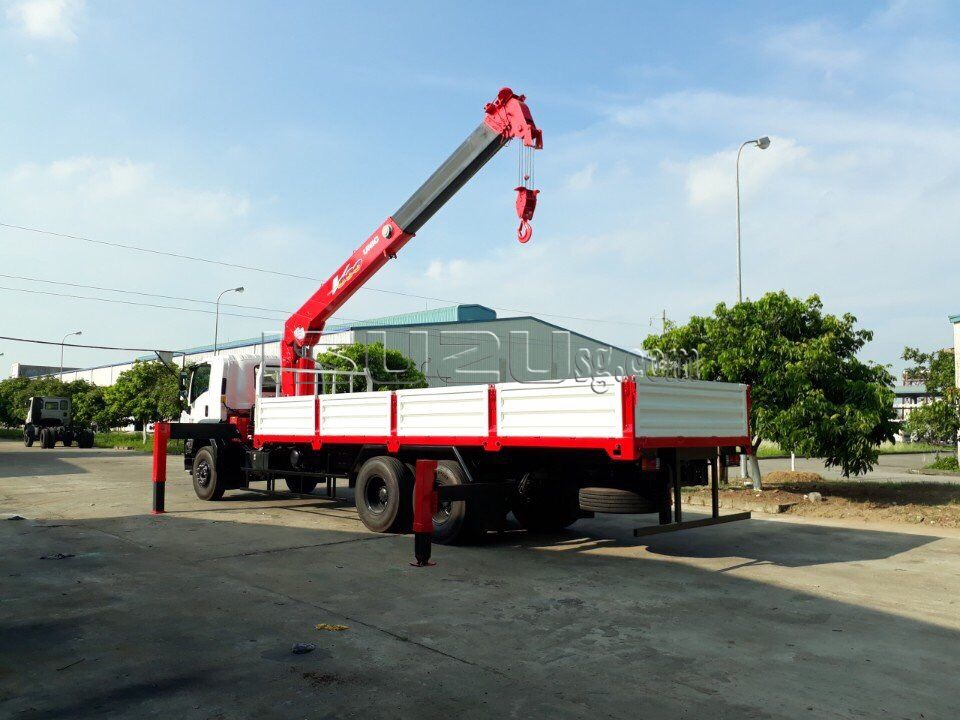 isuzu-3-chan-15t-gan-cau-unic (1)