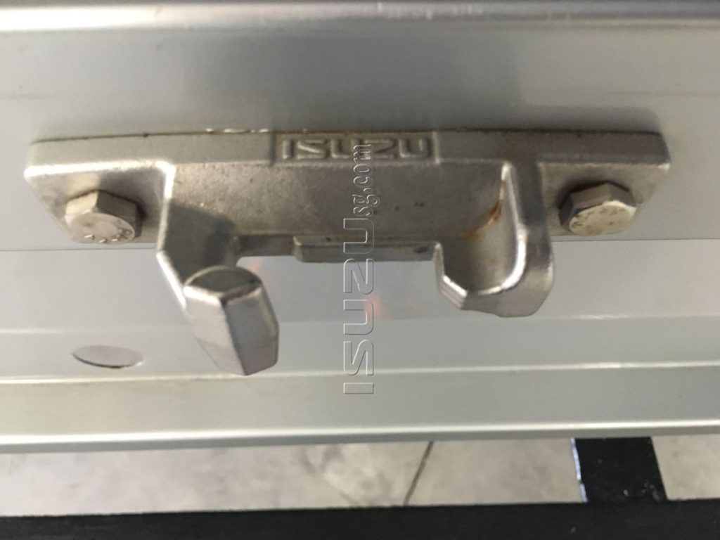 Xe Tải ISUZU QKR230 Thùng Kín Tải Trọng 2T4