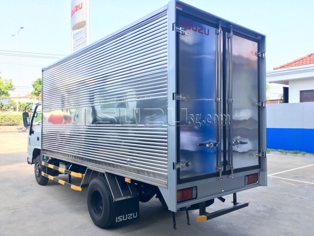 Xe Tải ISUZU QKR230 Thùng Kín Tải Trọng 2T4