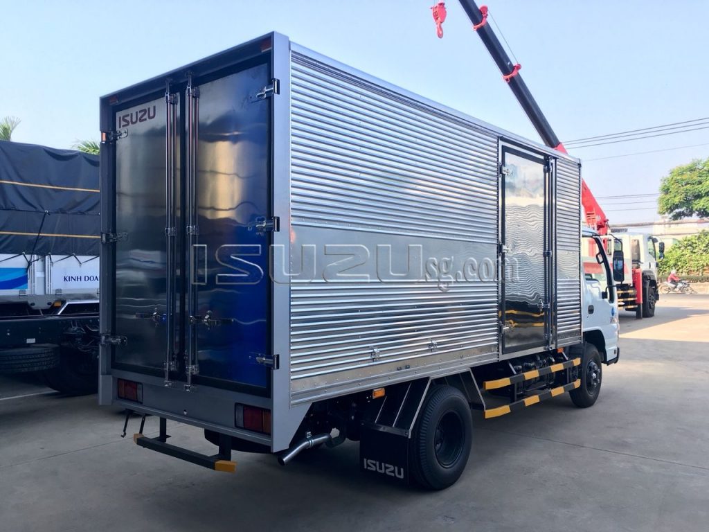 Xe Tải ISUZU QKR230 Thùng Kín Tải Trọng 2T4
