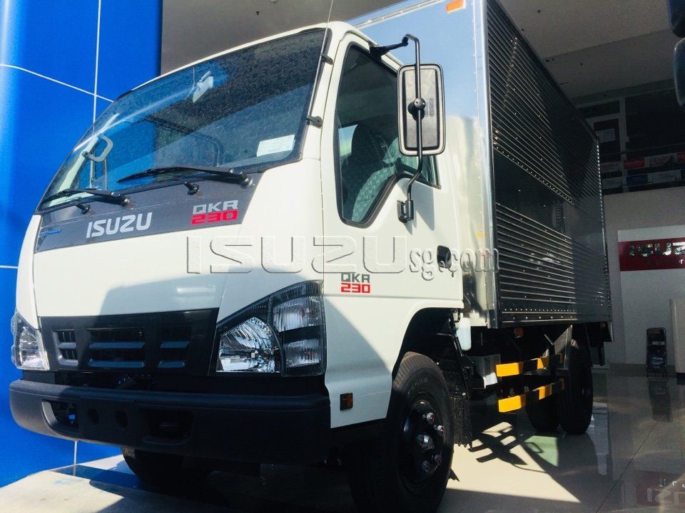 Xe Tải ISUZU QKR270 Thùng Kín