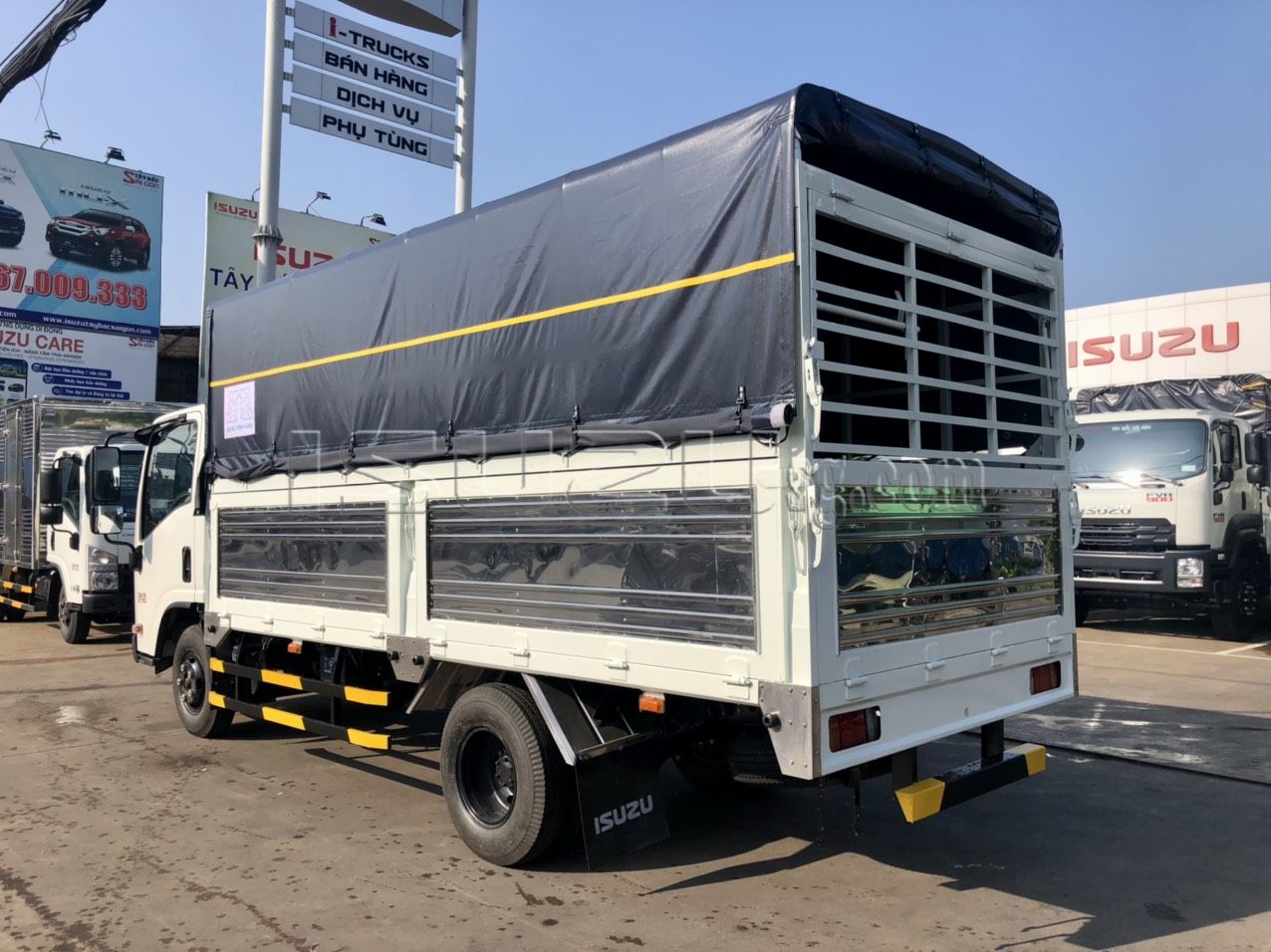 Xe tải ISUZU QKR270 Đầu Vuông thùng mui bạt