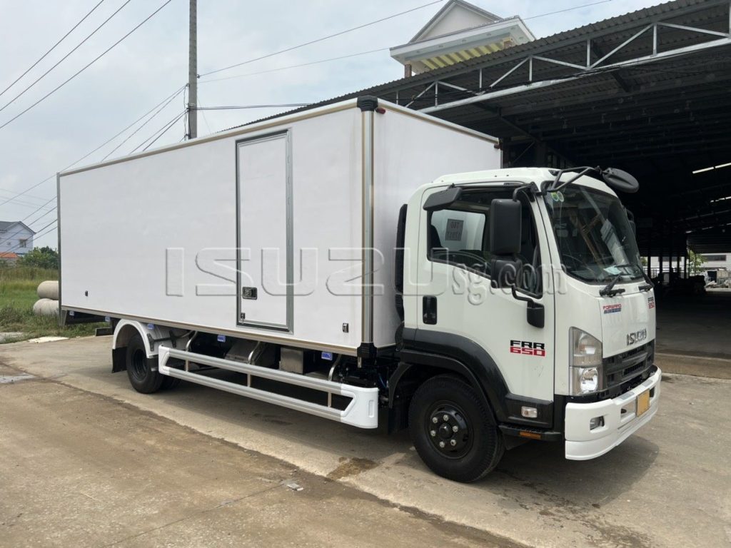 ISUZU FRR650 THÙNG KÍN COMPOSITE TẢI 6500KG – THÙNG ĐÓNG TẠI GARAGE LƯỢM