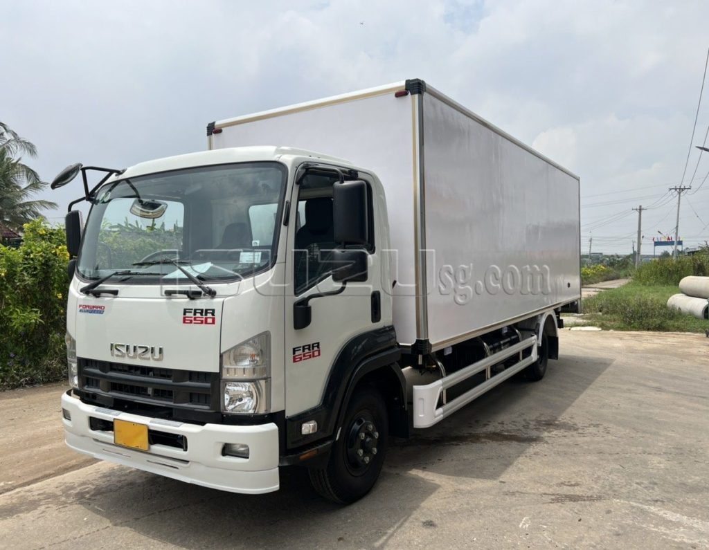 ISUZU FRR650 THÙNG KÍN COMPOSITE TẢI 6500KG – THÙNG ĐÓNG TẠI GARAGE LƯỢM