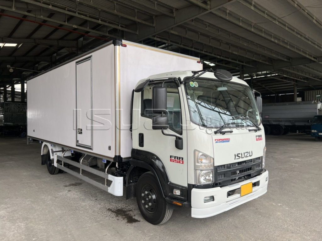 ISUZU FRR650 THÙNG KÍN COMPOSITE TẢI 6500KG – THÙNG ĐÓNG TẠI GARAGE LƯỢM