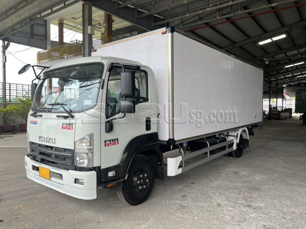 ISUZU FRR650 THÙNG KÍN COMPOSITE TẢI 6500KG – THÙNG ĐÓNG TẠI GARAGE LƯỢM