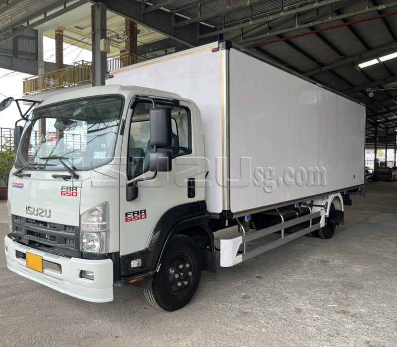 ISUZU FRR650 THÙNG KÍN COMPOSITE TẢI 6500KG – THÙNG ĐÓNG TẠI GARAGE LƯỢM