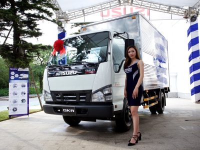 xe-tai-isuzu-qkr77h-thung-kin xe-tai-isuzu-qkr77h-thung-kin