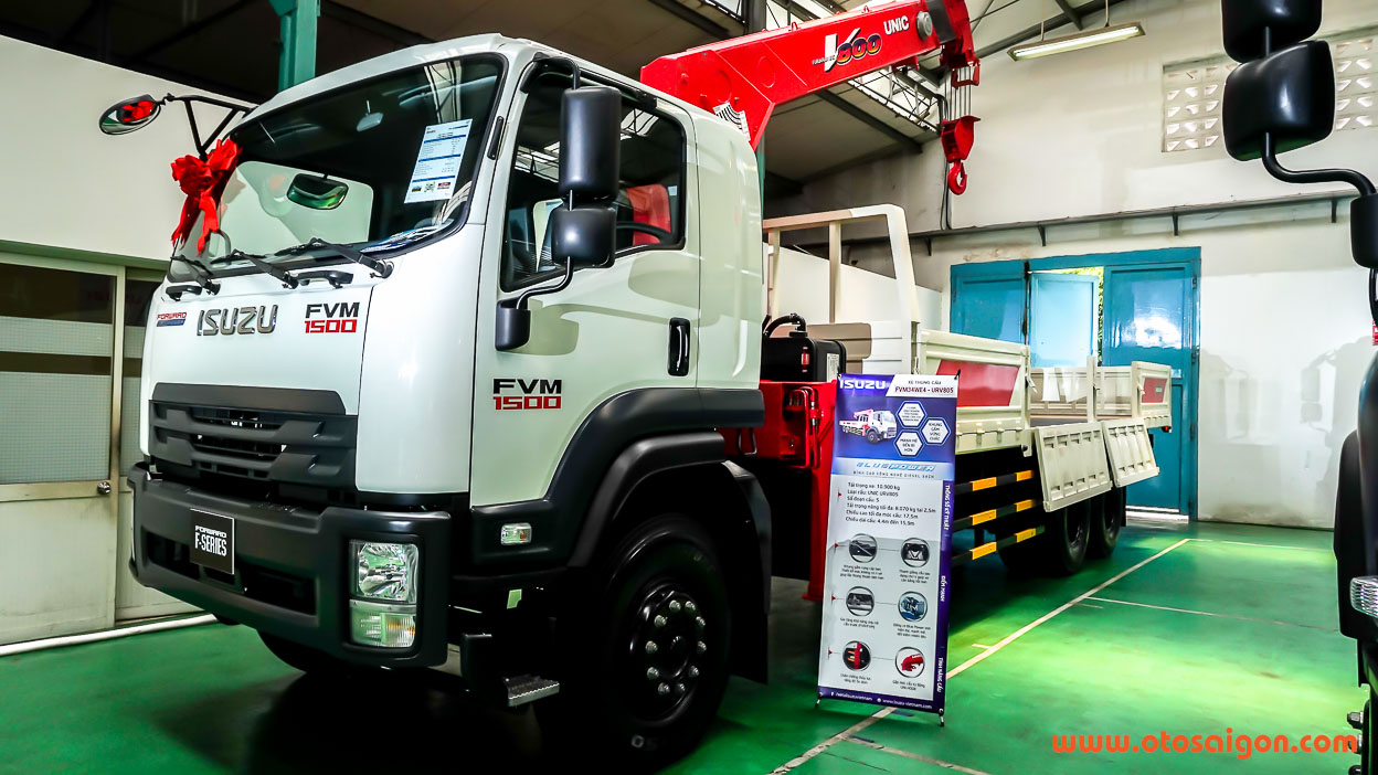 Isuzu-ra-mat-xe-tai-euro-4 Isuzu-ra-mat-xe-tai-euro-4